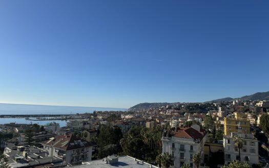 Esclusiva Appartamento con Vista Mare a Sanremo