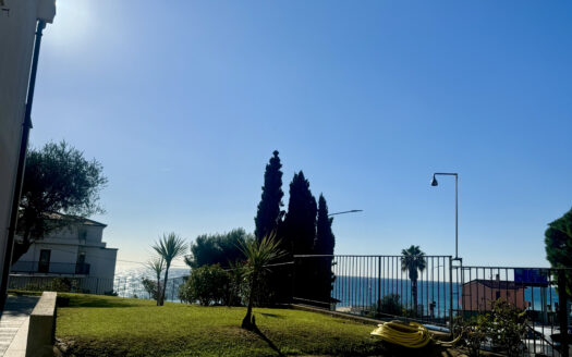 Riva Ligure – Trilocale con Giardino vista Mare