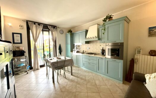 TRILOCALE CON GIARDINO, DUE POSTI AUTO E CANTINA