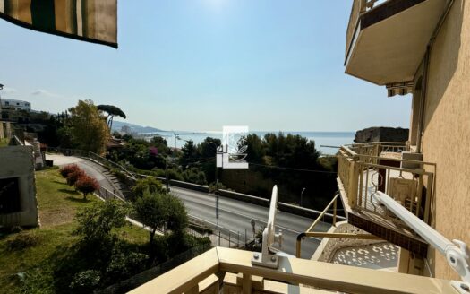 ARMA DI TAGGIA – AMPIO MONOLOCALE CON BALCONE VISTA MARE