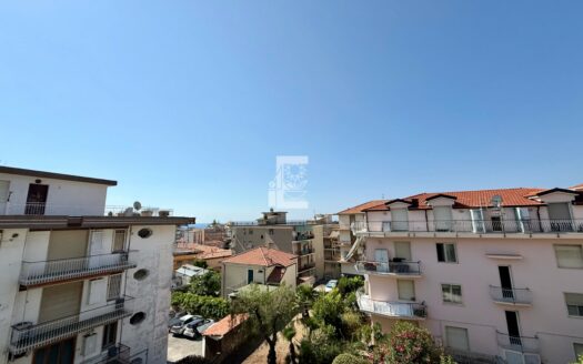 ARMA DI TAGGIA – BILOCALE CON TERRAZZO VIVIBILE E VISTA MARE