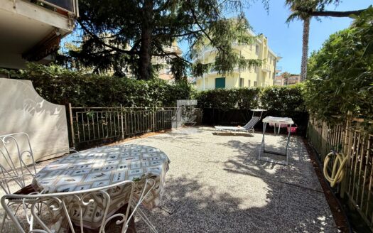 ARMA DI TAGGIA – MONOLOCALE CON AMPIA TERRAZZA IN CONTESTO RESIDENZIALE