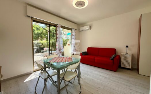 ARMA DI TAGGIA – MONOLOCALE CON AMPIA TERRAZZA IN CONTESTO RESIDENZIALE