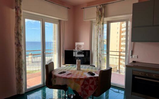 Arma di Taggia – Trilocale con Vista Mare e Monti nel Condominio Miramare