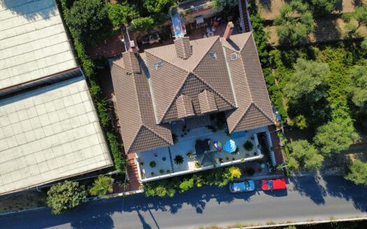 Castellaro – Bilocale Mansardato in Villa con Vista Aperta