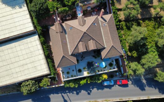 Castellaro – Bilocale Mansardato in Villa con Vista Aperta