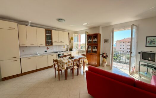 Riva Ligure – Trilocale Vista Mare con Box e Cantina
