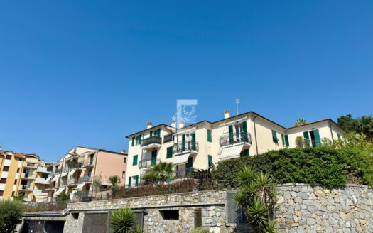 Riva Ligure – Trilocale Vista Mare con Box e Cantina