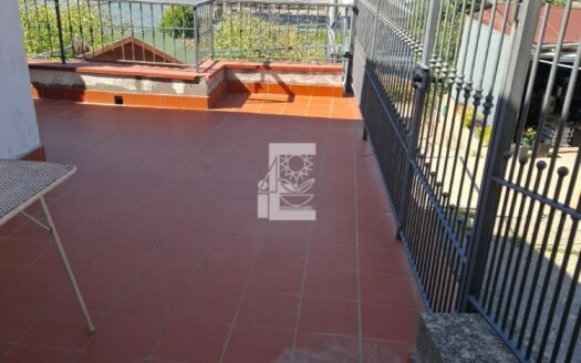 Casa con terrazza panoramica, giardino e vista mare