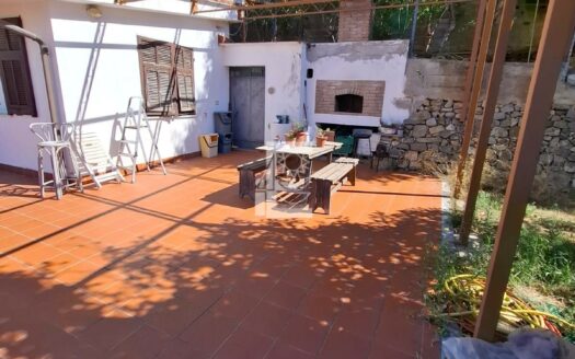 Casa con terrazza panoramica, giardino e vista mare