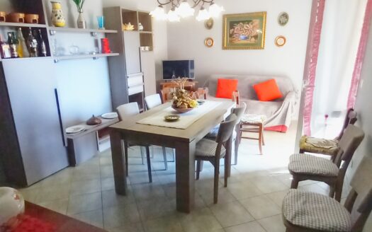 Arma di Taggia – Spazioso bilocale con terrazzo, posto auto e cantina