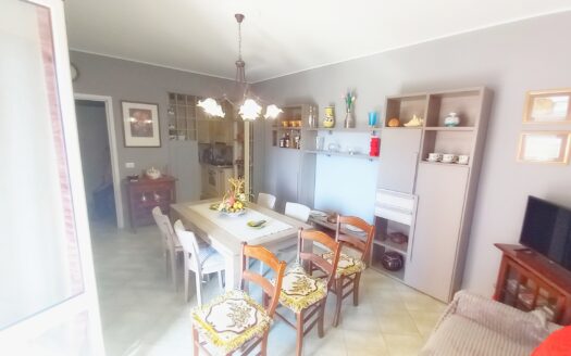 Arma di Taggia – Spazioso bilocale con terrazzo, posto auto e cantina