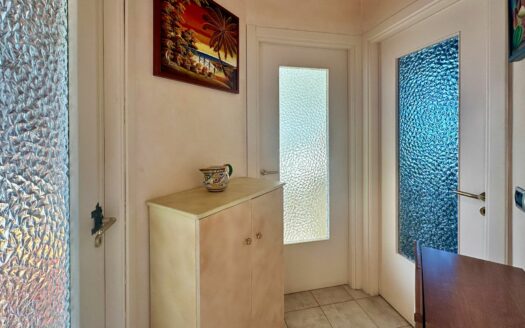 Arma di Taggia – Trilocale fronte mare con box auto e doppio balcone