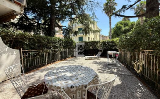 ARMA DI TAGGIA – MONOLOCALE CON AMPIA TERRAZZA IN CONTESTO RESIDENZIALE