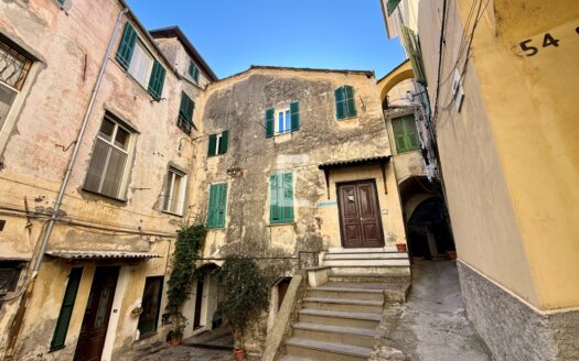 Taggia – Bilocale Ristrutturato nel Cuore del Centro Storico