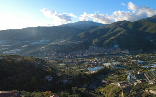 Casa Indipendente con Giardino in Vendita – Un’Oasi di Spazio e Comfort!