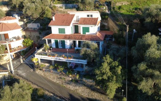Casa Indipendente con Giardino in Vendita – Un’Oasi di Spazio e Comfort!