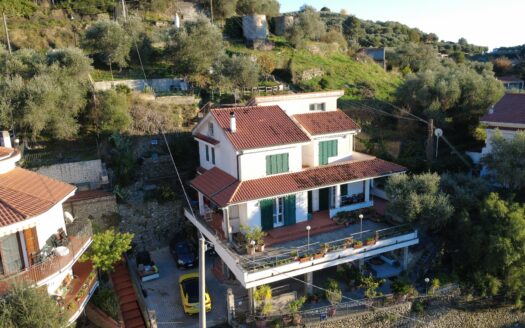 Casa Indipendente con Giardino in Vendita – Un’Oasi di Spazio e Comfort!