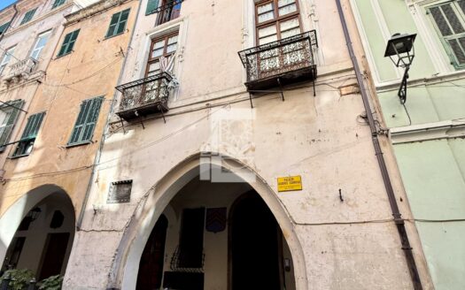 Taggia – Pentalocale in palazzo storico del XV secolo