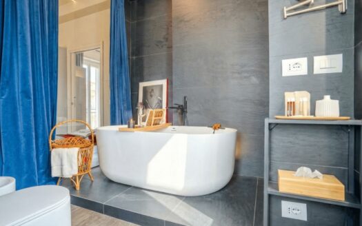 Attico Esclusivo con Terrazza – Completamente Arredato