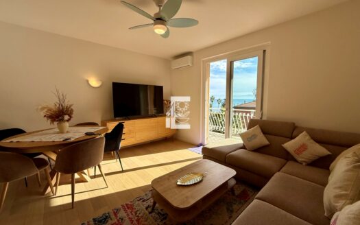 Trilocale ristrutturato a nuovo con vista mare