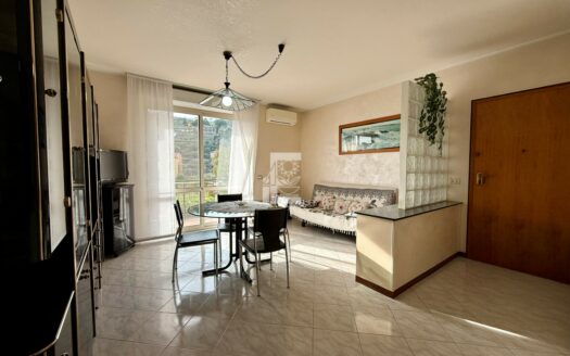 🏡 Taggia – Ampio Trilocale con Doppi Balconi, 2 Posti Auto e Cantina