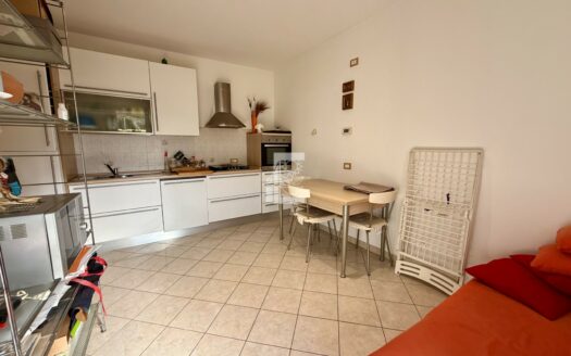 🏡 Arma di Taggia – Bilocale con Giardino, Box Auto e Cantina 🌿