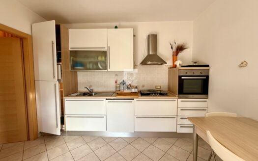 🏡 Arma di Taggia – Bilocale con Giardino, Box Auto e Cantina 🌿