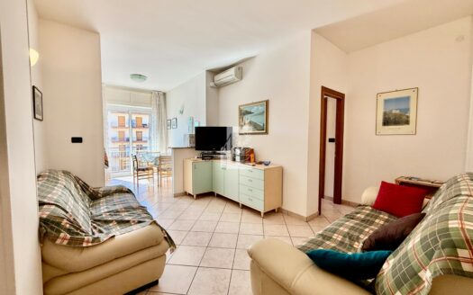 Trilocale in vendita in Via Nuvoloni – Vista aperta e doppi balconi