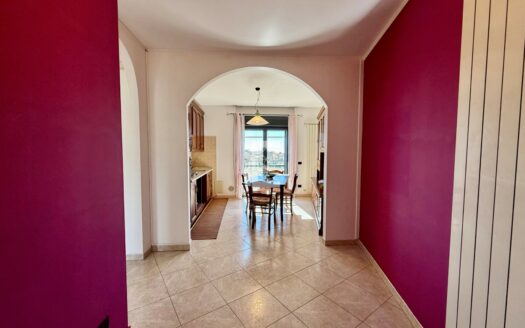 Arma di Taggia – Trilocale con terrazzo vista mare e box auto