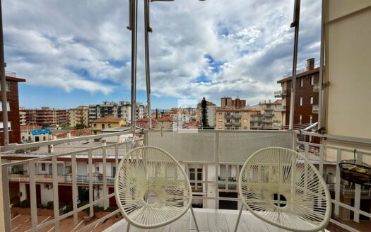 Arma di Taggia – Bilocale ristrutturato con vista mare, terrazzo e ascensore