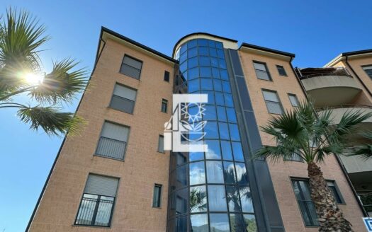 Arma di Taggia – Trilocale con terrazzo vista mare e box auto