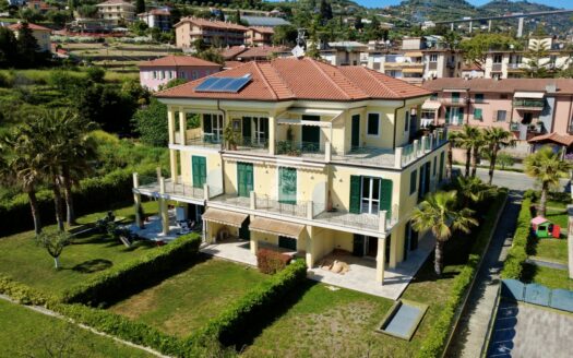 Appartamento su due piani in vendita