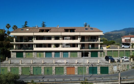 Castellaro monolocale con posto auto