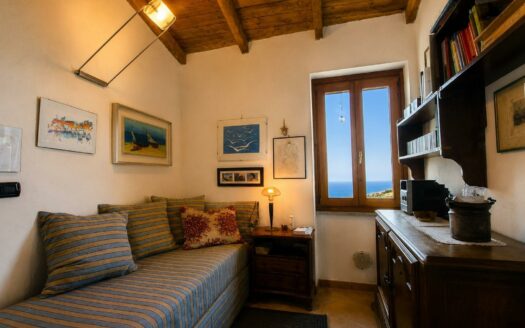 Terzorio – Appartamento ristrutturato su due livelli con terrazza vista mare