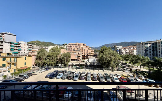 TRILOCALE NEL CONDOMINIO LE PALME