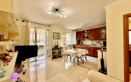 SPLENDIDO TRILOCALE A RIVA LIGURE CON BOX AUTO E CANTINA