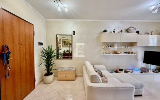 SPLENDIDO TRILOCALE A RIVA LIGURE CON BOX AUTO E CANTINA