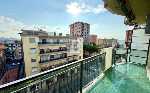 Arma di Taggia – Bilocale con terrazzo in posizione centralissima